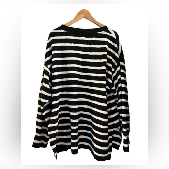 H&M Oversized Black and White Striped V-Neck Sweater XL - Picture 4 of 8